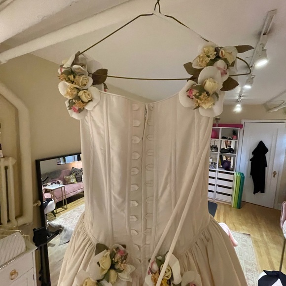 Wedding dress - Picture 11 of 16